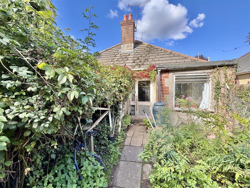 Dorchester Road, Upton photo 3