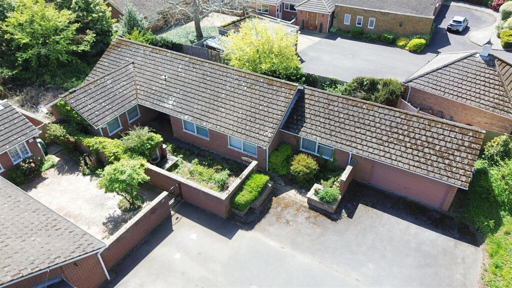 Main image of property: Vicarage Lane, Dunchurch, Rugby