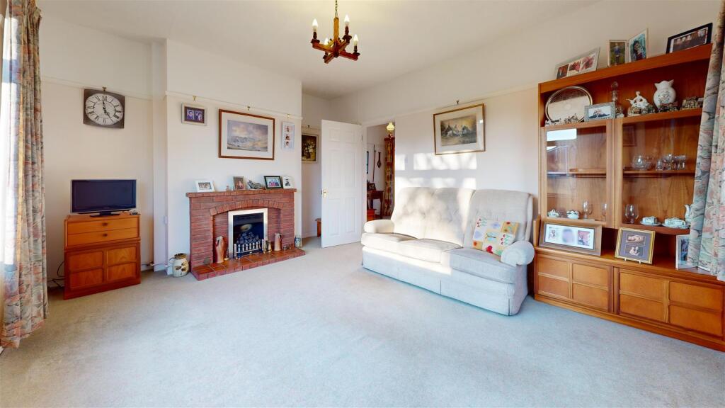 Bryn Glas, Ruthin - More