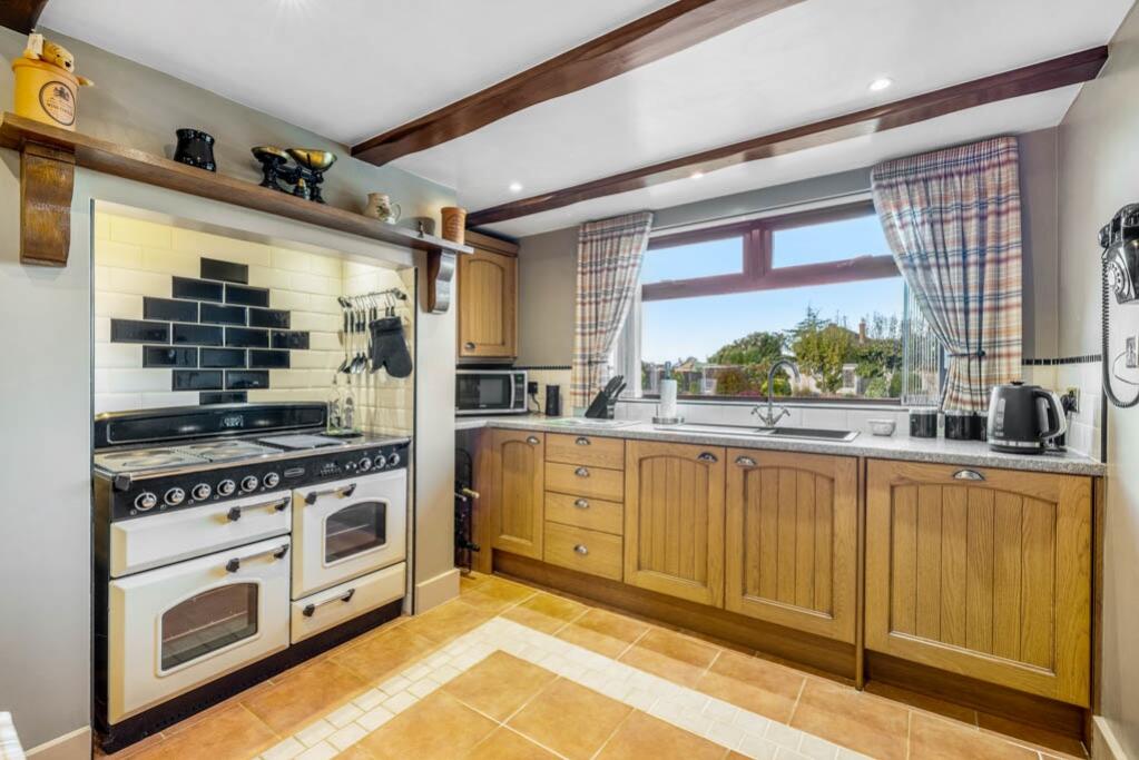 House in East Lindsey, Frithville and Westville - More