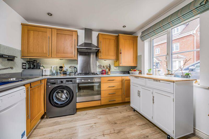 Graylingwell Drive, Chichester photo 2