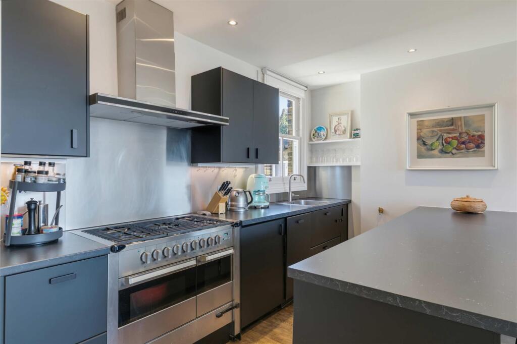 Apartment in London - More