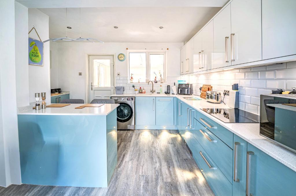 House in Bedford, Fenlake, Kingsbrook - View 3