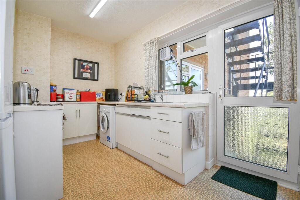 Apartment in Wirral, Liverpool City Region - View 5