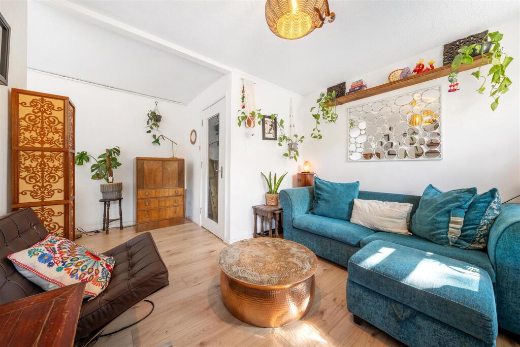 Apartment in London, Hainthorpe Estate, West Norwood - More