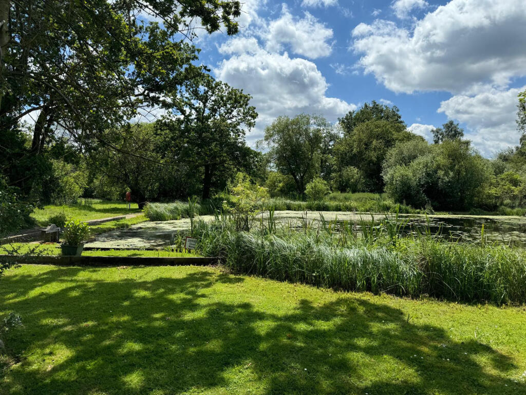 Norwich, Norfolk, NR10 photo 3