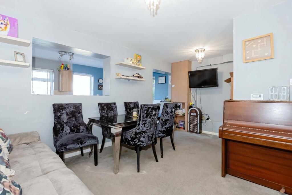 Orchard Avenue, Lancing photo 4