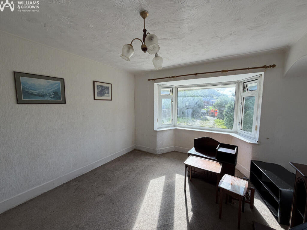House in Bangor, Glanadda - More