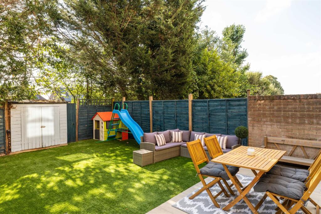 House in Reigate and Banstead, Earlswood - View 4
