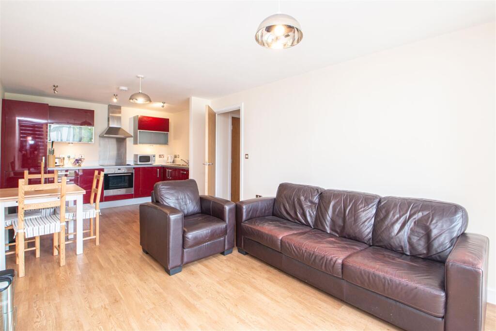 Apartment in Milton Keynes - More