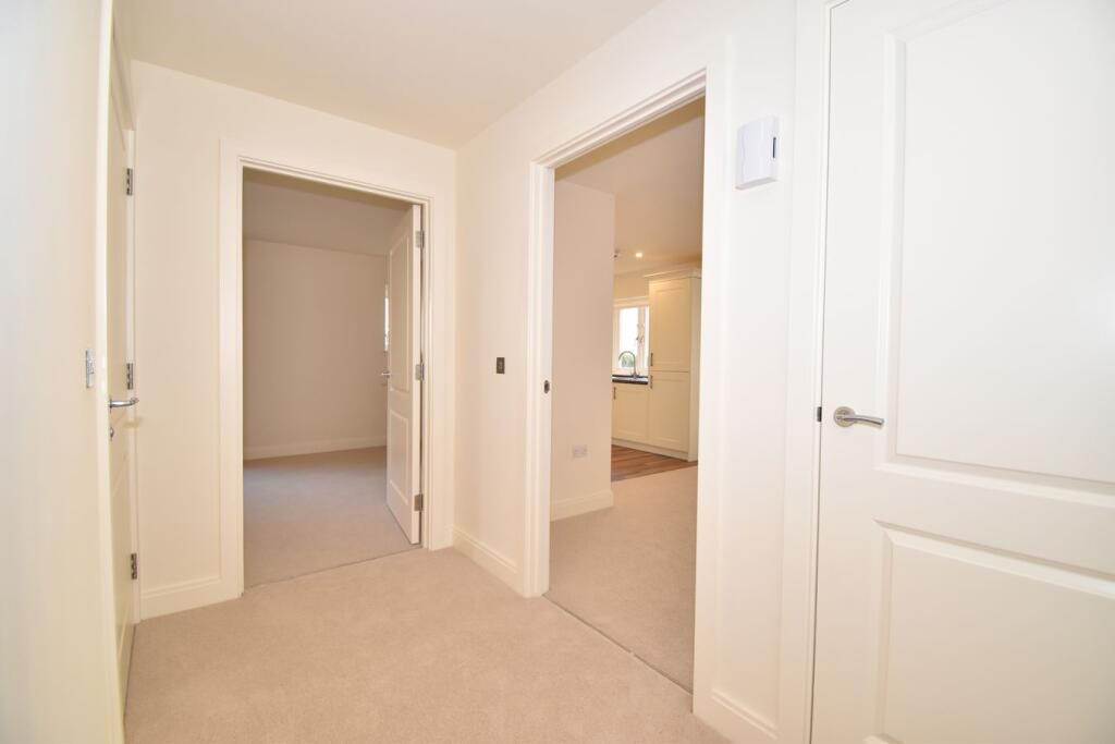 Apartment in Maidstone, Leeds - View 5