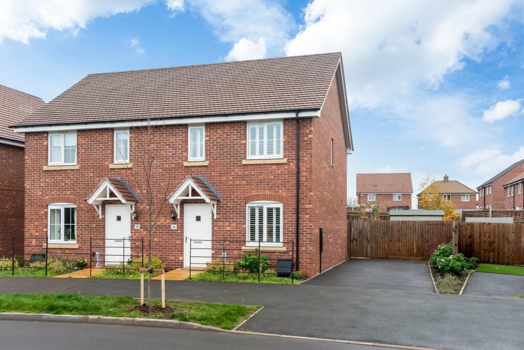 2-bed semi-detached on Drooper Drive, Stratford upon Avon, £295,000