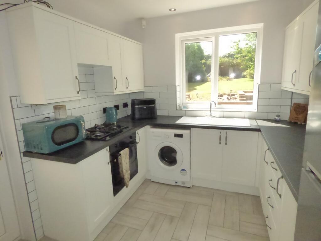 Whincover Drive, Farnley, Leeds photo 5