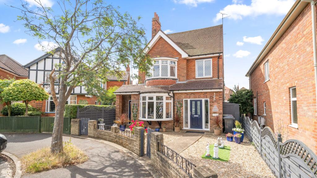 Main image of property: Glentworth Crescent, Skegness, PE25