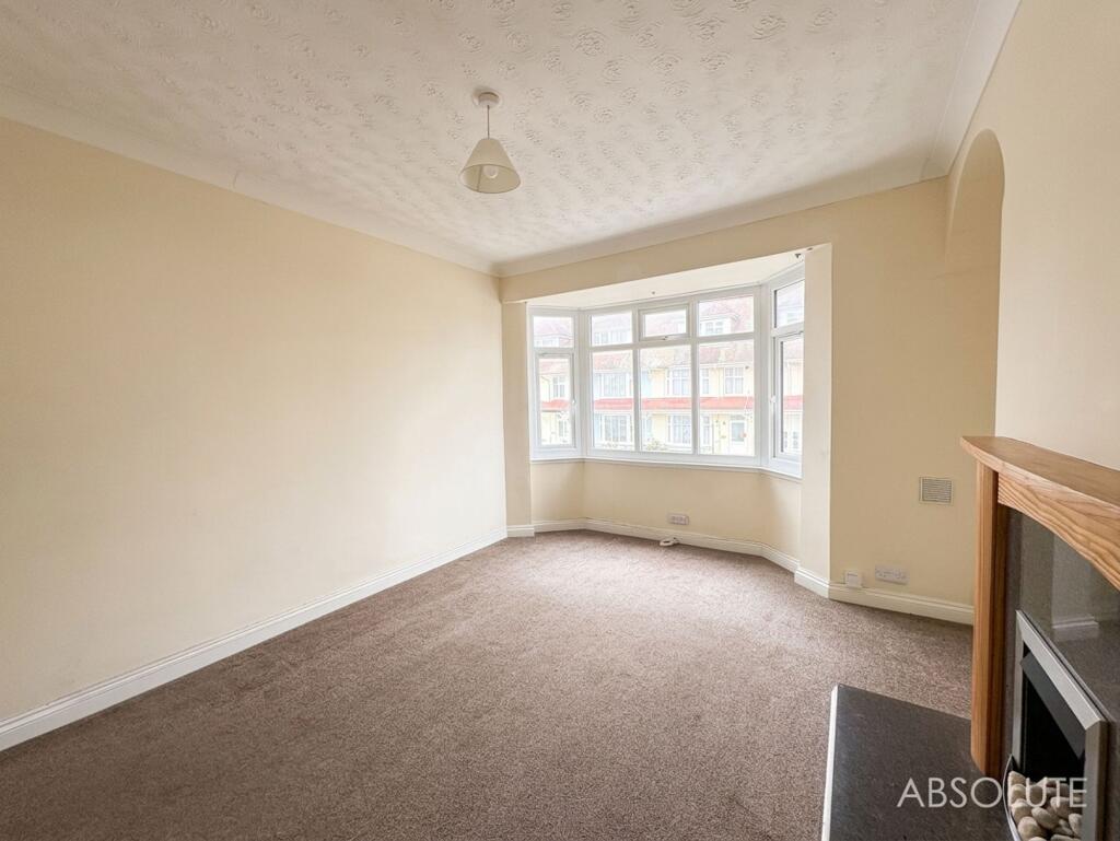 Apartment in Torquay - More