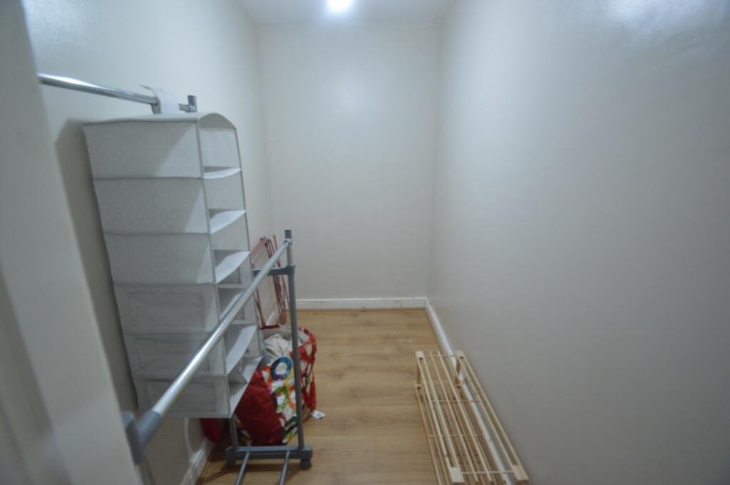 House in Leeds, West Yorkshire - View 5