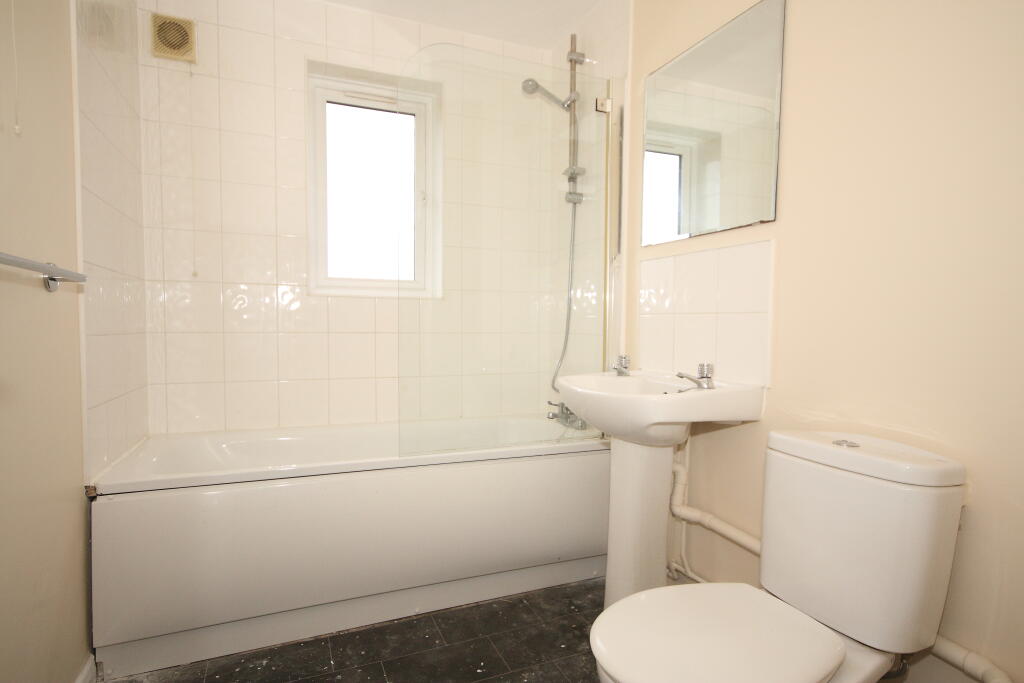 Apartment in Aldershot, Cargate, North Town - View 5