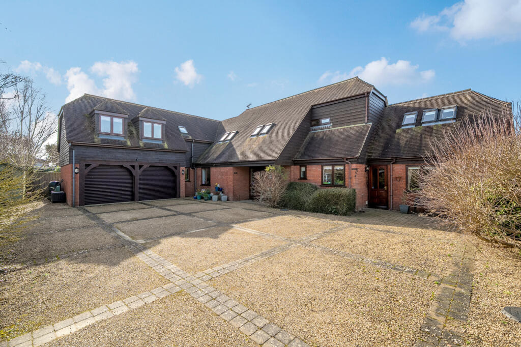 Main image of property: High Street, Abingdon, OX14