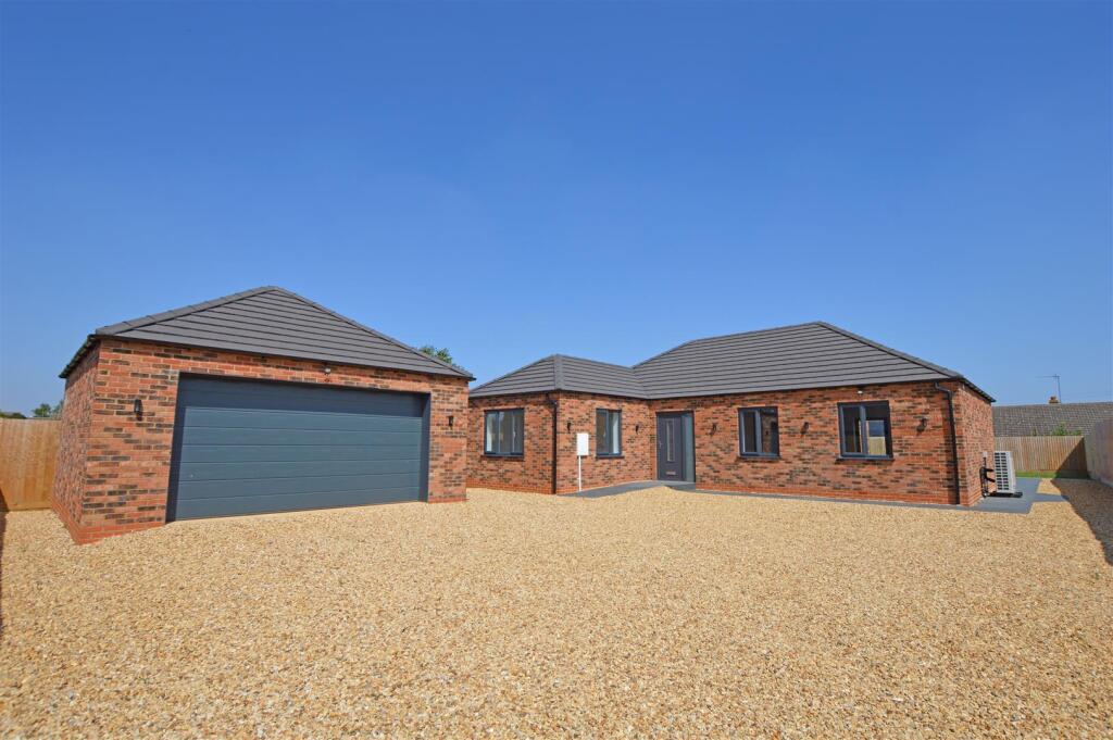 4-bed detached on Hawthorn Bank, Spalding, £430,000