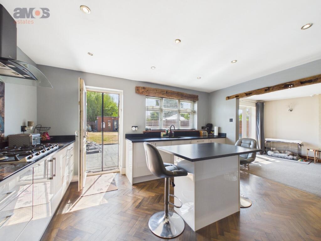 House in Southend-on-Sea - More