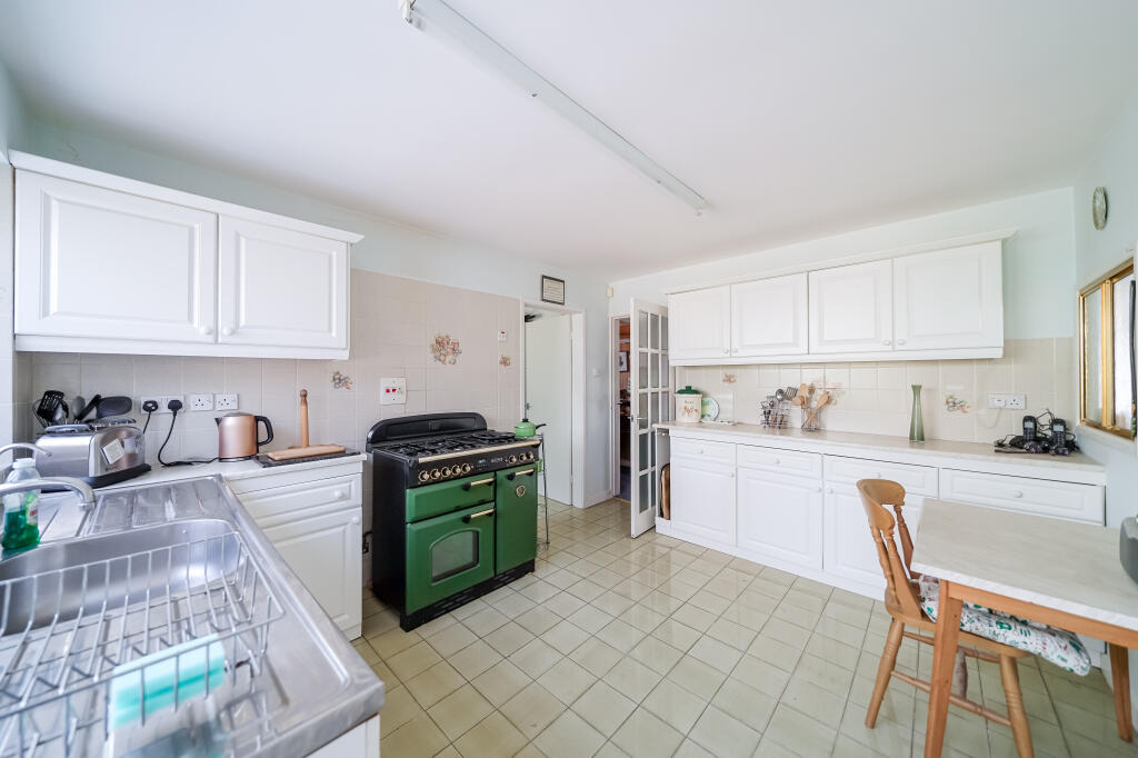 House in Wirral, Liverpool City Region - View 4
