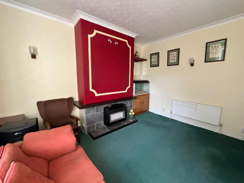 House in Kirklees, Paddock - More