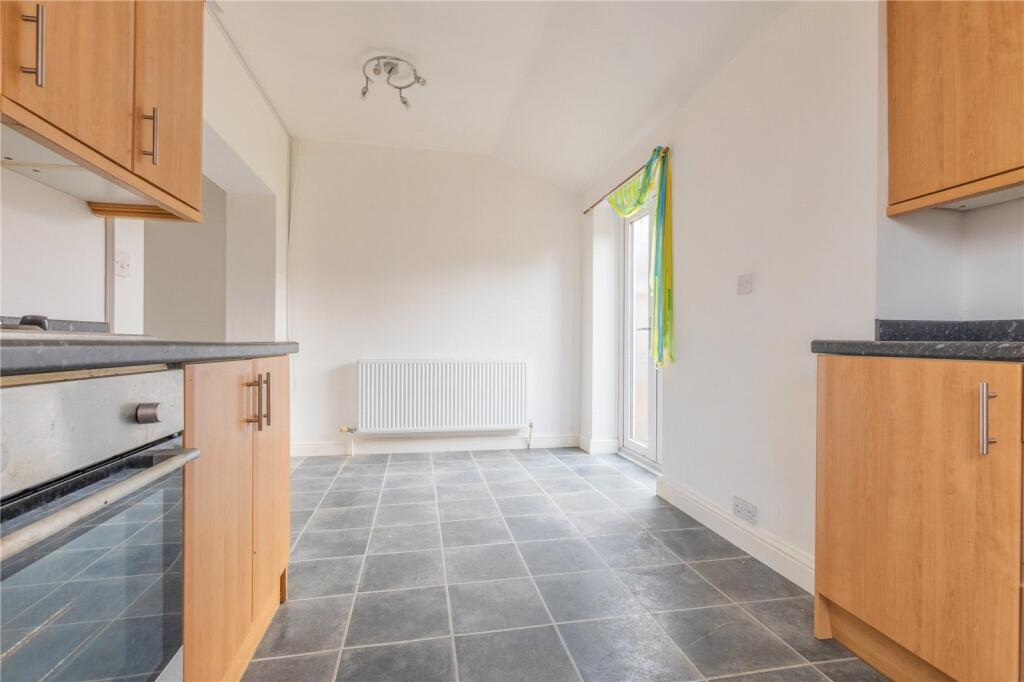 The Crescent, Shaw, Oldham, Greater Manchester, OL2 photo 4