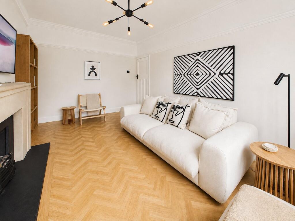 House in Bishop Auckland, Toronto - View 4