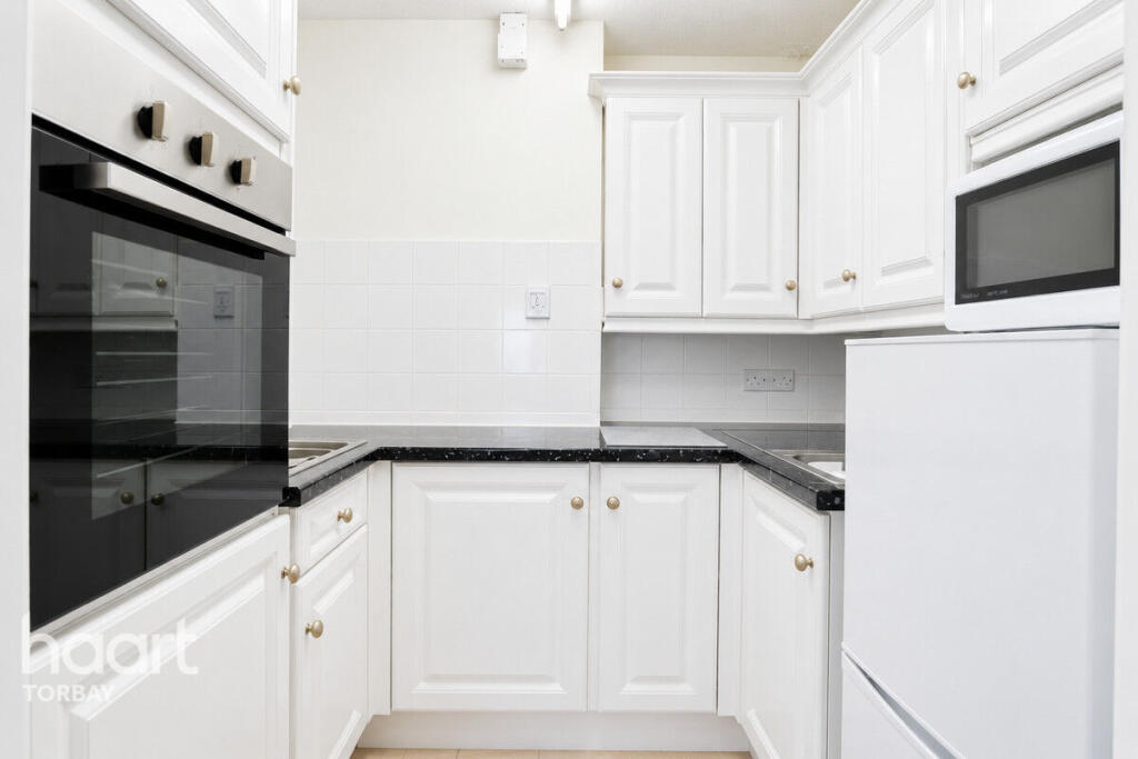 Apartment in Torquay, Torbay - View 4