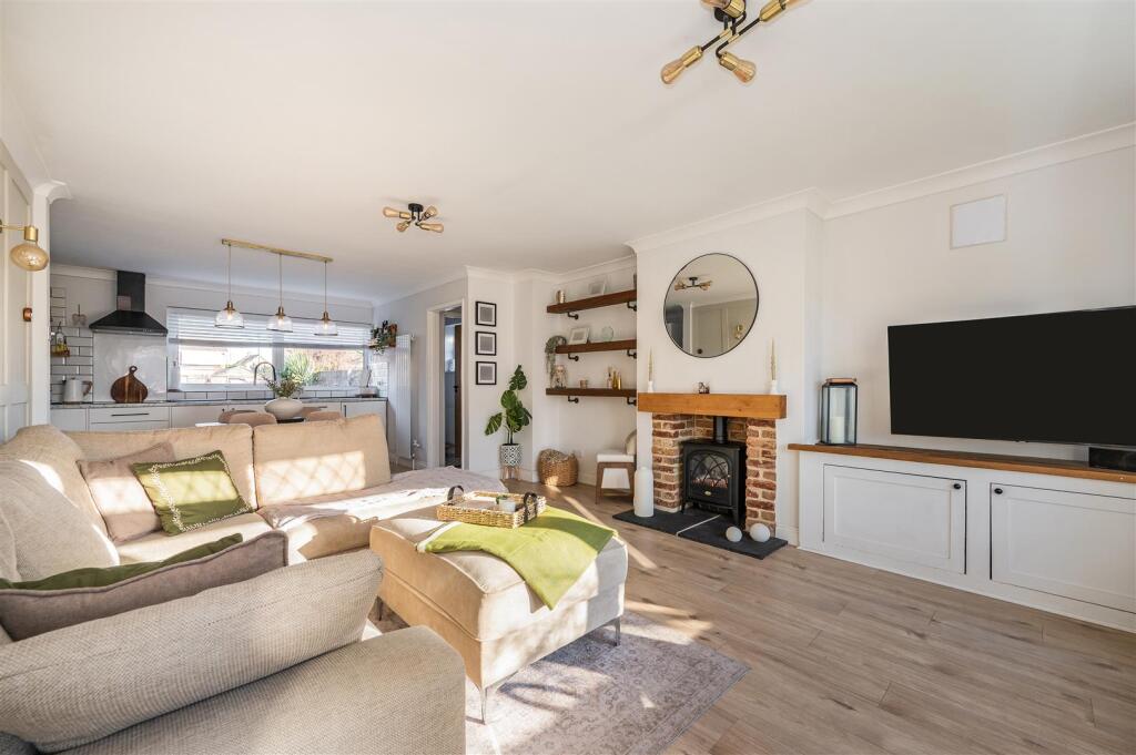 Arnold Way, Bosham, Chichester photo 3