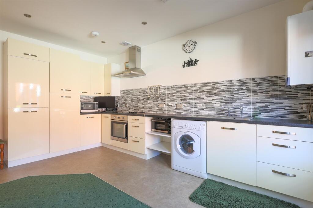 Carlos Close, Cheadle photo 4