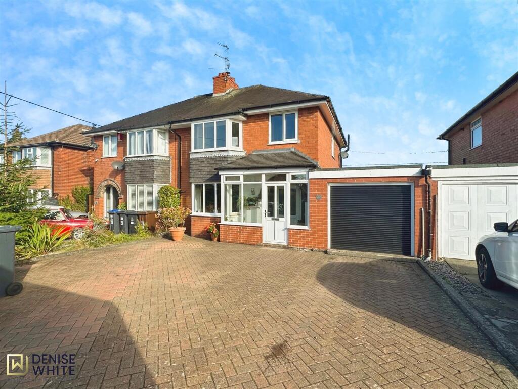 3-bed semi-detached on Heath Avenue, Werrington, Staffordshire, ST9 0HT, £240,000