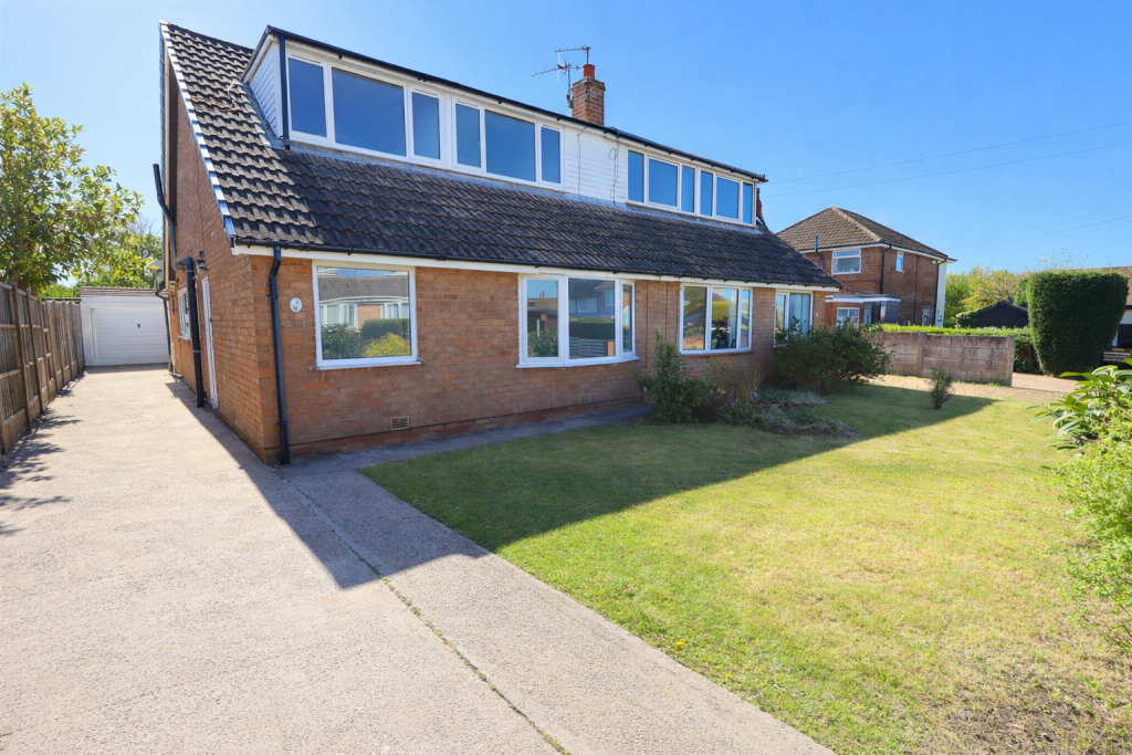 4-bed house on Sunnyside Avenue, Warton, Preston, PR4, £240,000