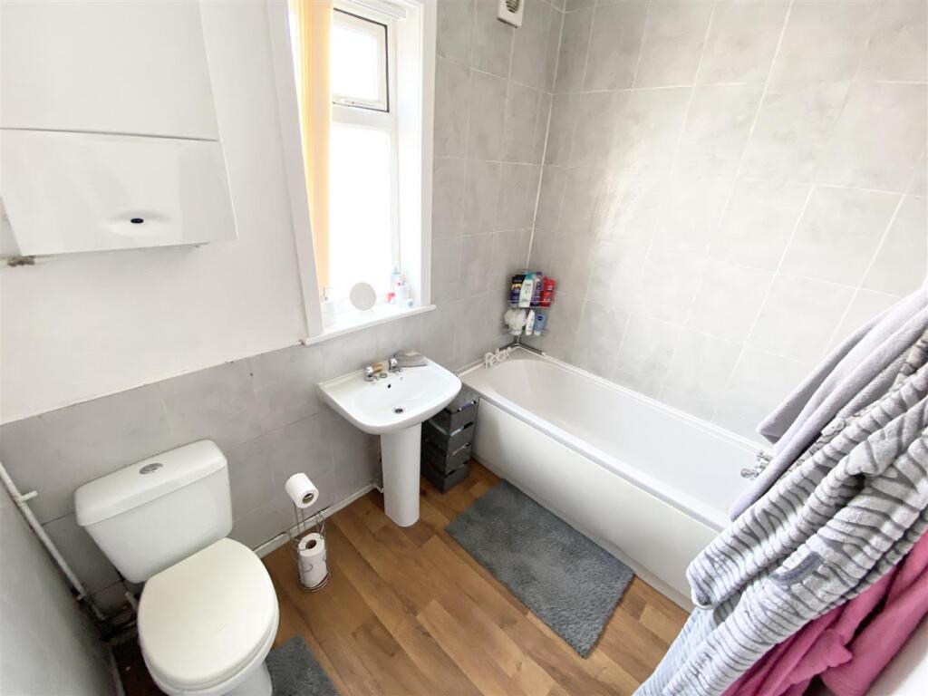 Apartment in Stoke-on-Trent - View 5