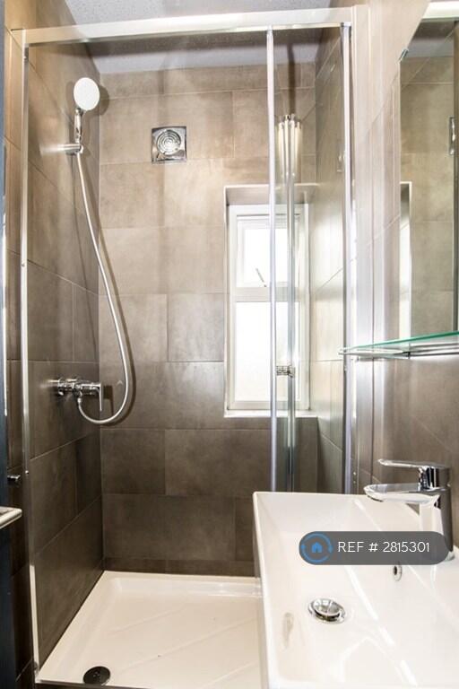 1 bedroom house share for rent