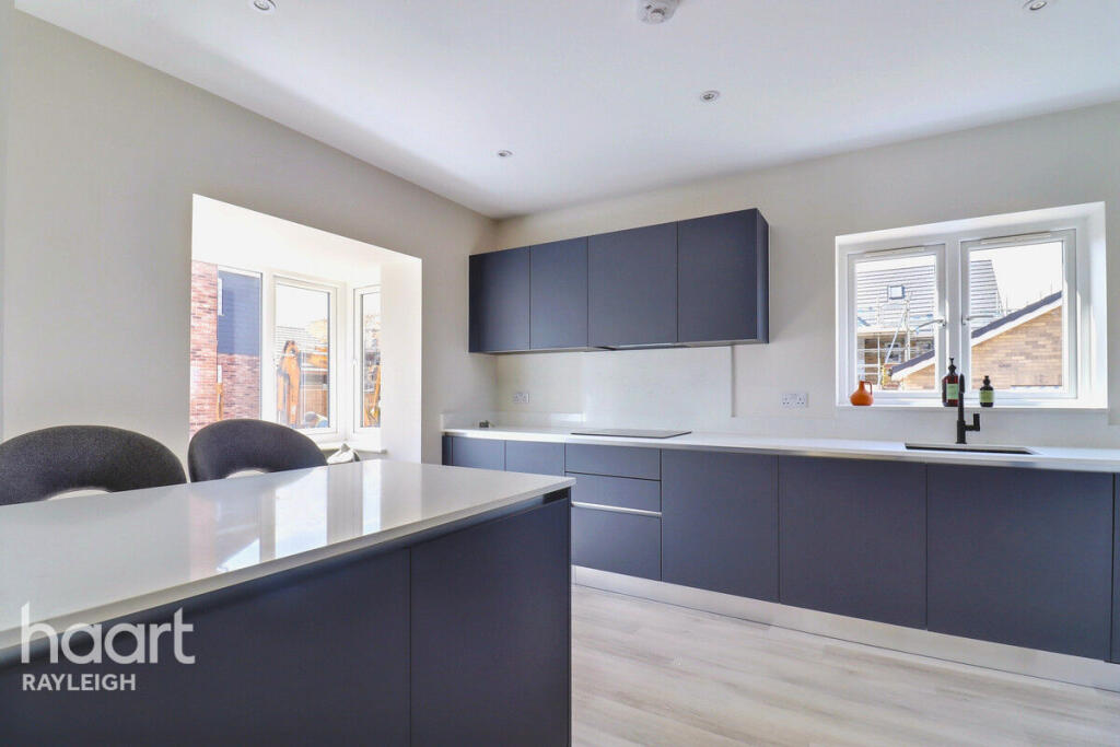House in Rochford, Rayleigh - More