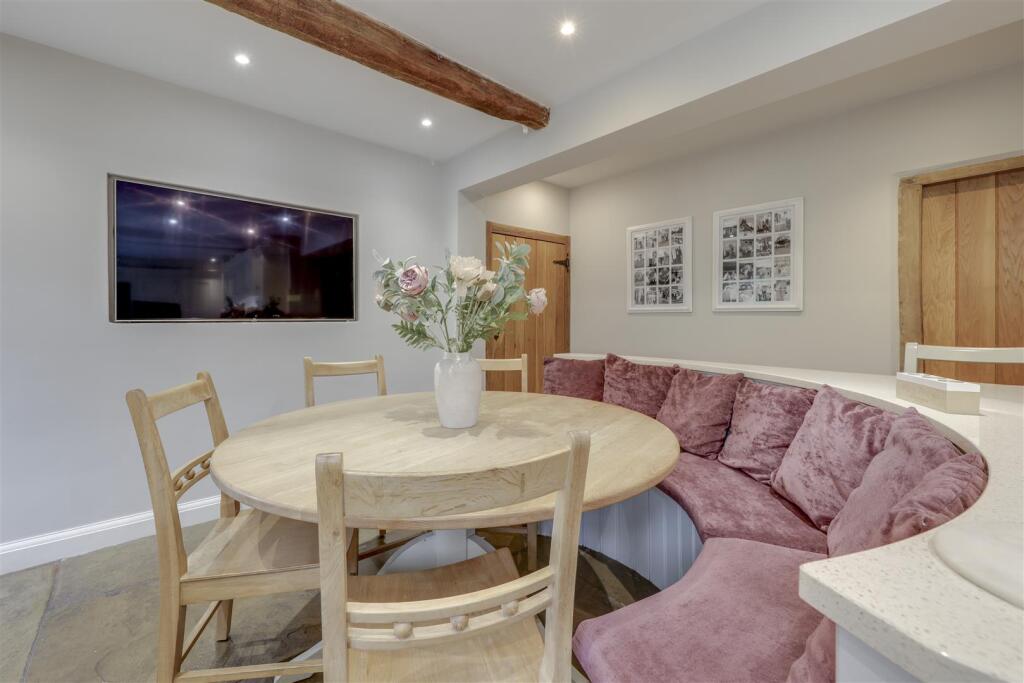 Ashworth Hall Cottage, Ashworth Road, Norden - Outstanding Character Property, Almost 3,000sqft & Beautiful Surroundings photo 3