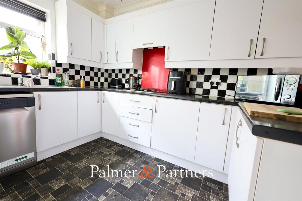 West Road, Clacton-on-Sea, Essex, CO15 photo 2
