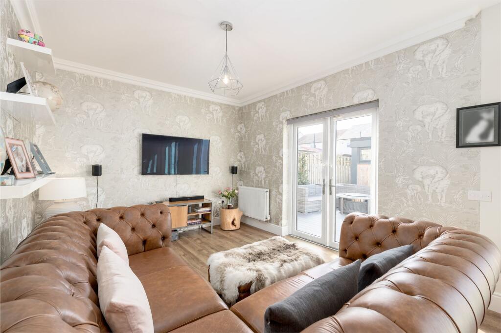 House in East Calder, Calderwood - View 5