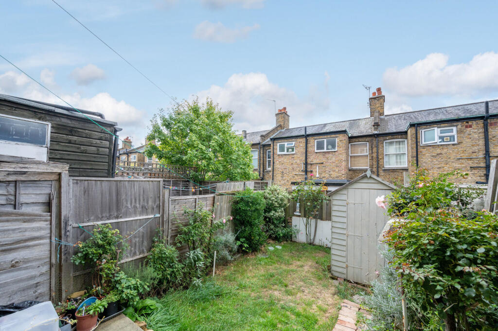 House in London - View 2
