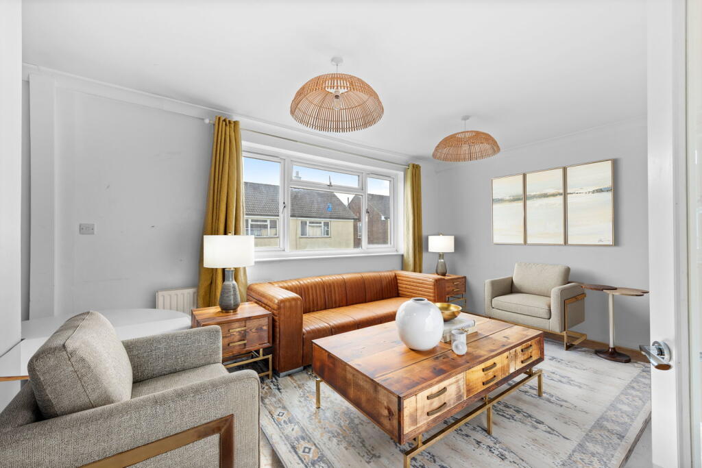 Chelsham Close, Warlingham, CR6 9DN - View 2