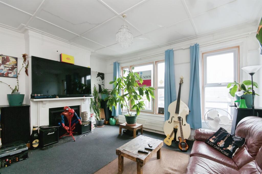 Apartment in Bexhill-on-Sea, Central - View 2