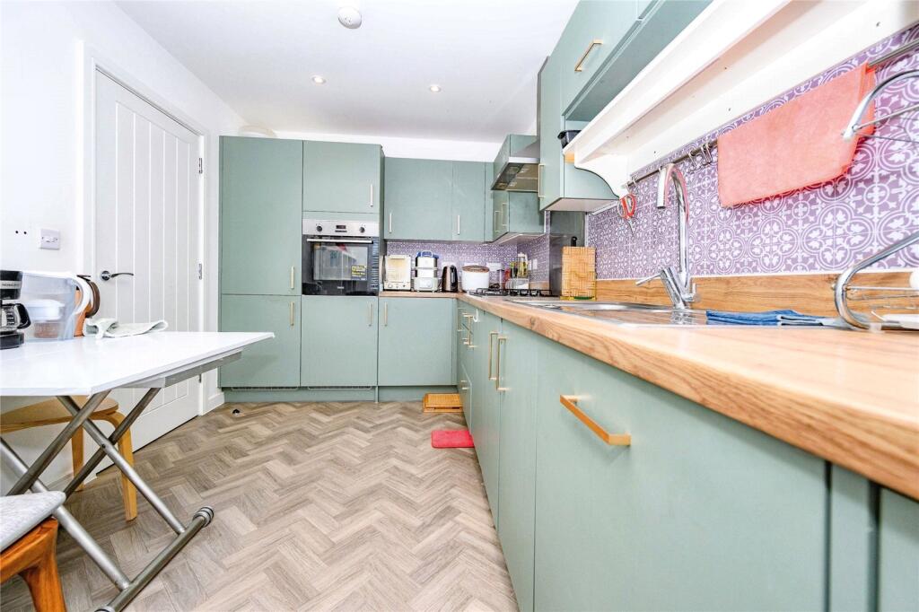 House in Houghton Regis, Central Bedfordshire - View 4