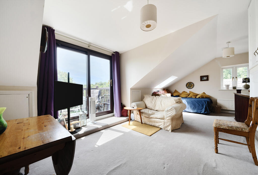 Apartment in Reigate and Banstead, Reffles Bridge, Earlswood - View 4