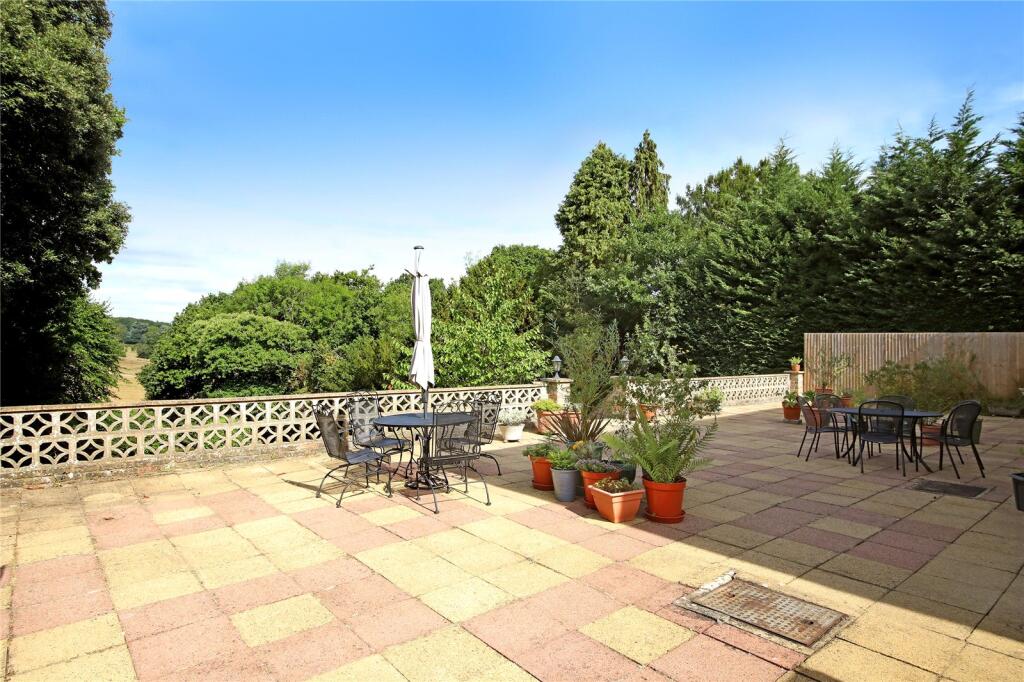 House in Slough - View 4