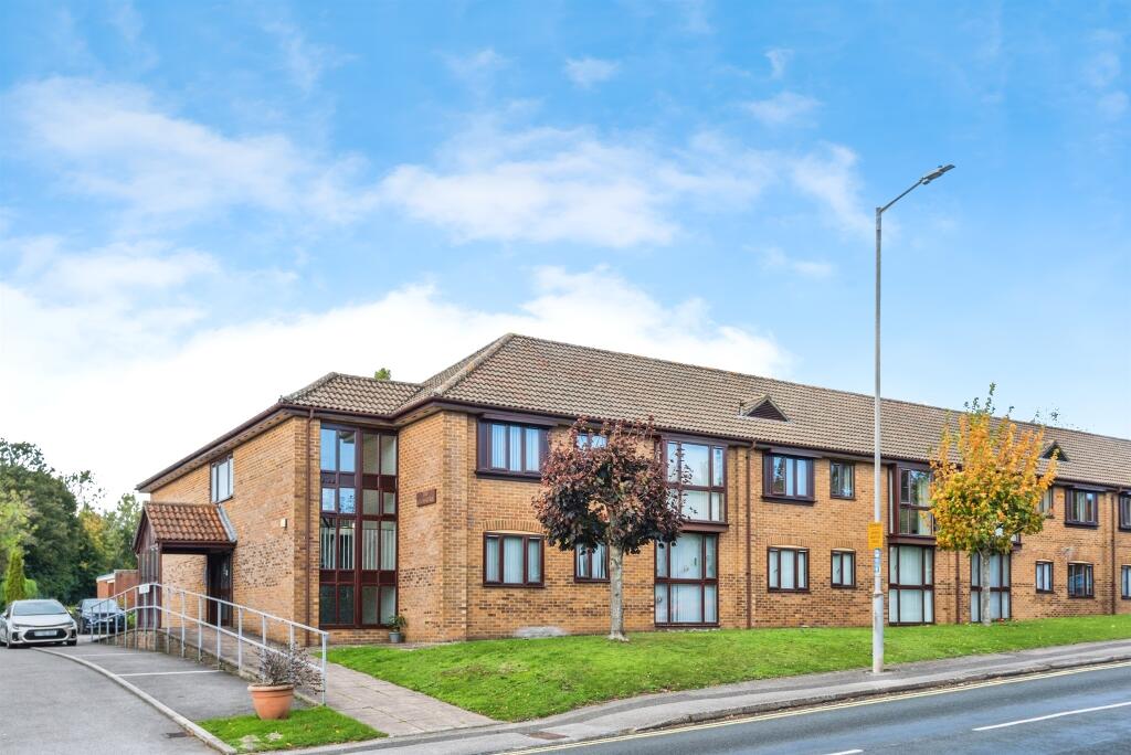 2-bed house on London Road, Amesbury, Salisbury, £105,000