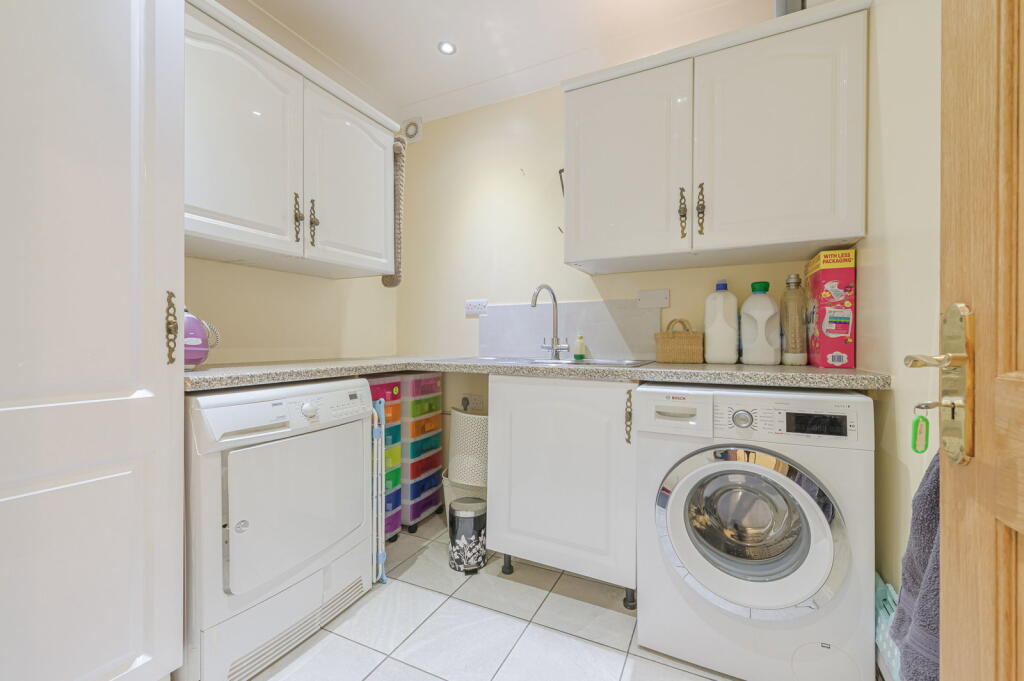 House in Walsall, Streetly - More