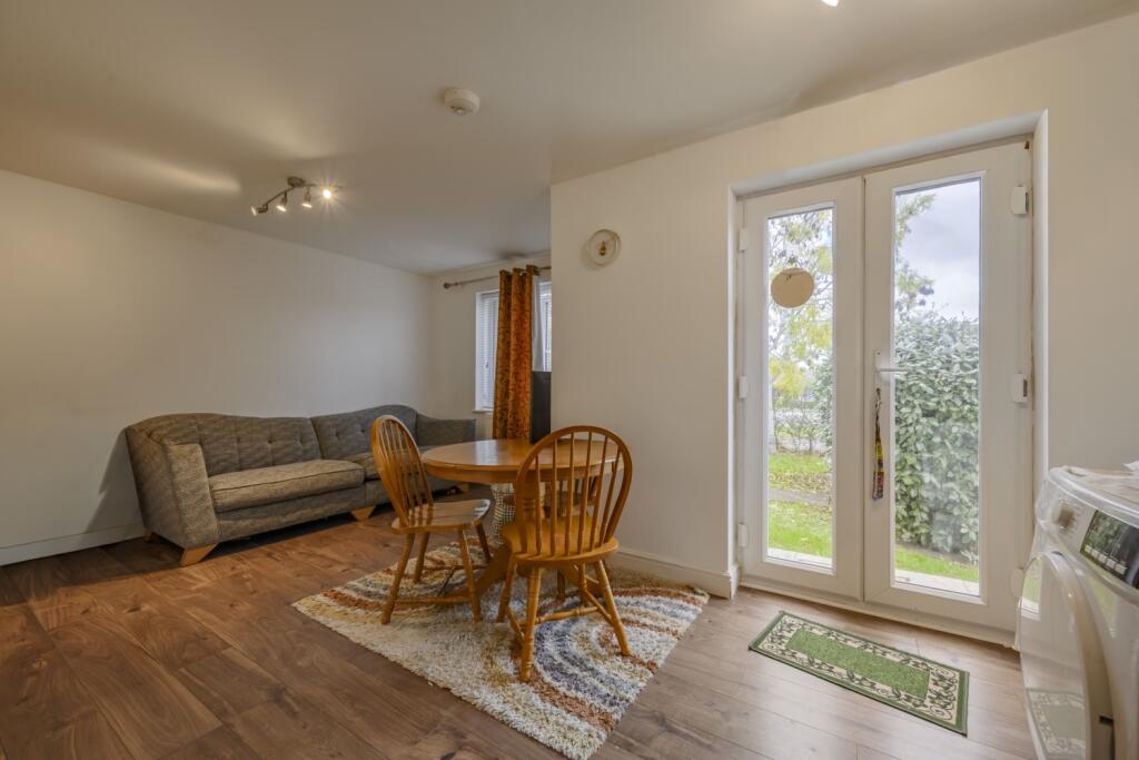 Flat 3 Franklin House, 3 Twickenham Close, SN3 photo 2