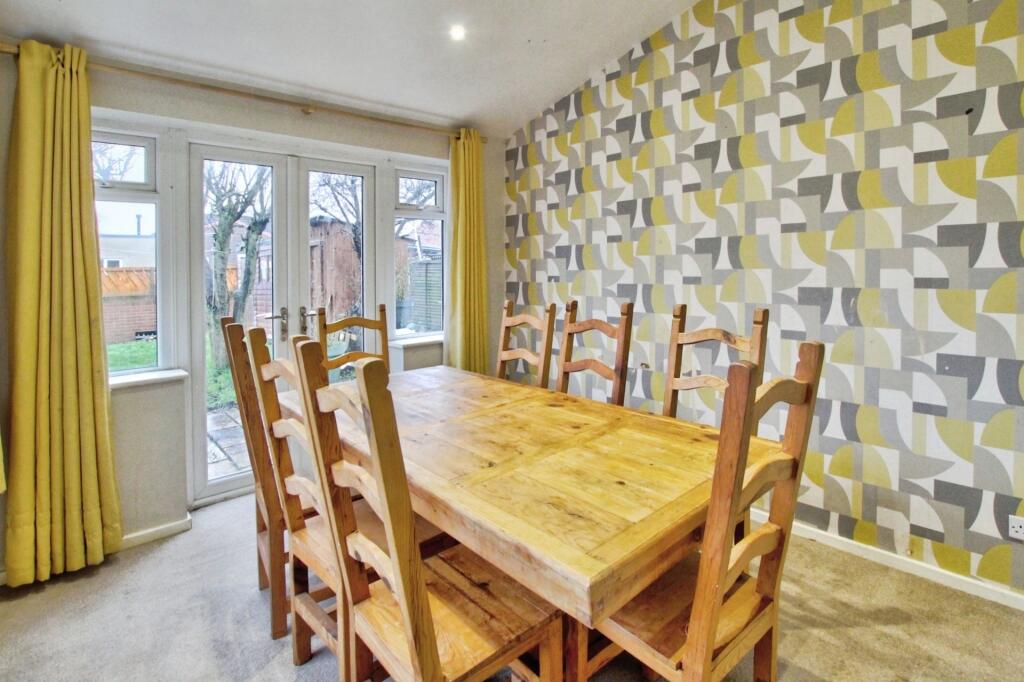 4 WOODHOUSE LANE photo 3
