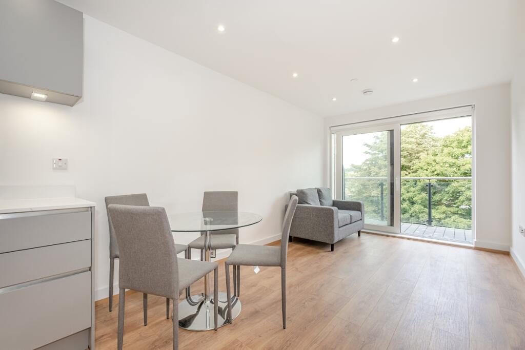 Apartment in Croydon - More